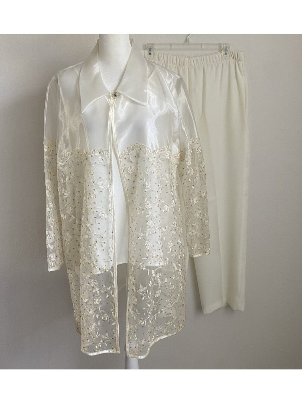 Womens 3 Piece Pant Suit Ivory Medium Special Occasion Formal USA Made